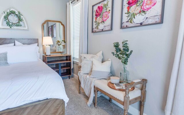 Lakefront Granbury Retreat w/ Patio & Fire Pit