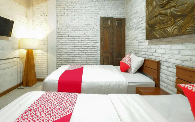 OYO 4016 Tan Jokteng Guest House