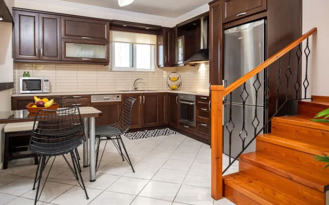 Diogenis House