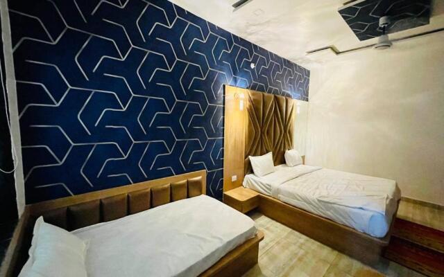 Hotel B P Emerald