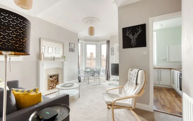 Bright One Bedroom West End Apartment