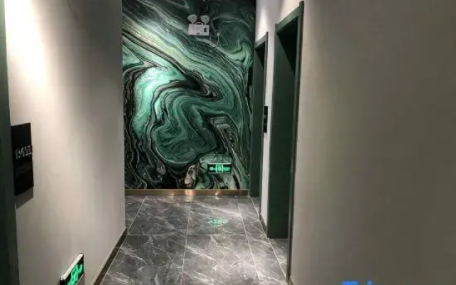 Qujing Blue Sea Light Luxury Hotel