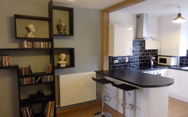 40 Salisbury Court Apartment