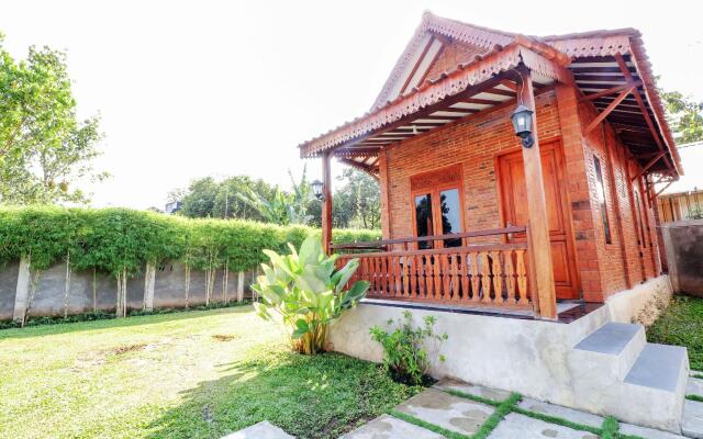 Omah Teras Bata Guesthouse