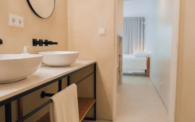 Silveira Bay Lounge Retreat