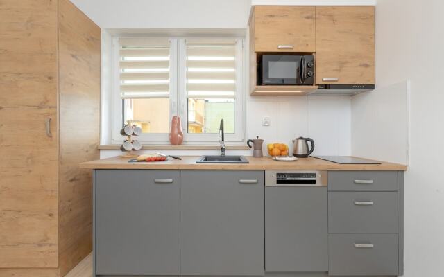 Boczna Apartment Near The Sea by Renters