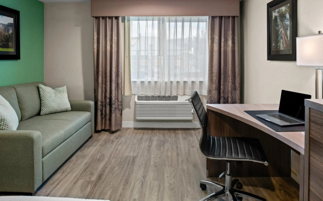 Yosemite Southgate Hotel & Suites