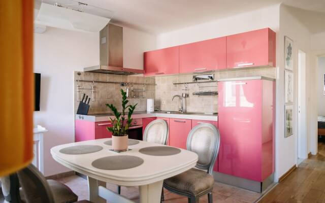 Panorama Old Town apartment by DuHomes