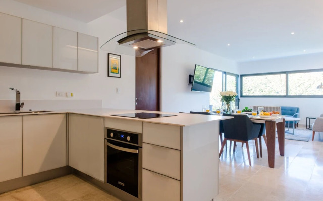 Location - 2 bdr - Rooftop Pool w Sea View - C306