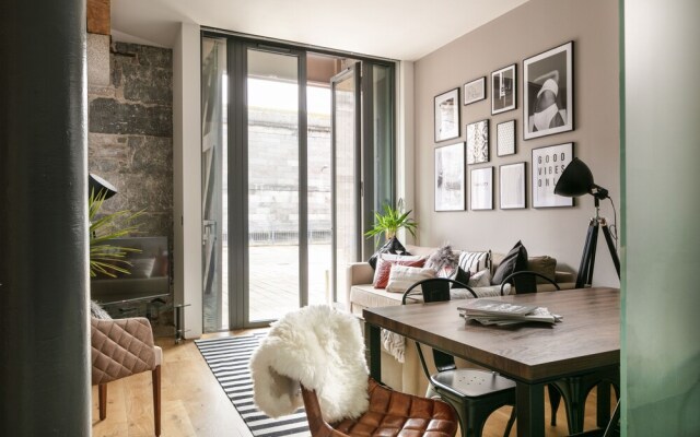 Plymouth Luxurious Apartment