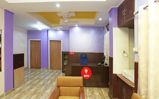 OYO 11696 Holiday Inn Guest House