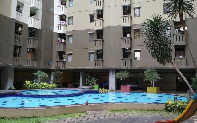 Strategic & Relaxing 2BR at Gateway Apartment Ahmad Yani Cicadas