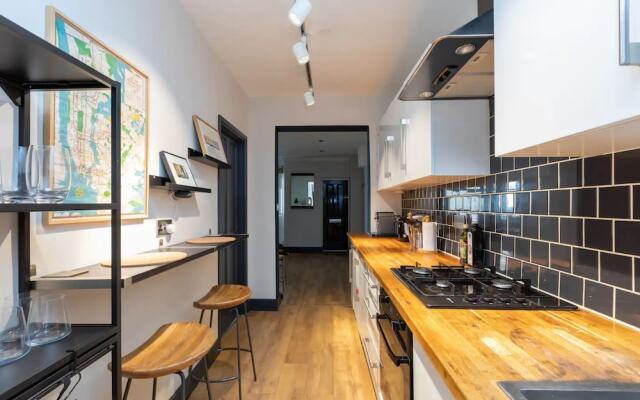 Stylish 2 Bedroom Flat With Large Private Garden