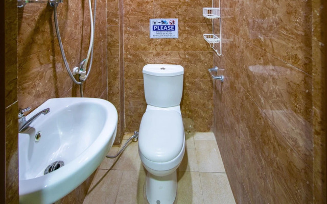 Lisa's Guesthouse by OYO Rooms