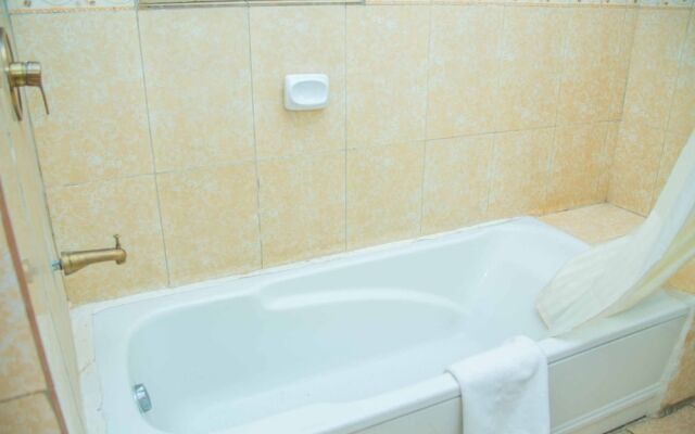 Royal Crest Hotel & Suites
