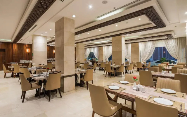 Naviti Warwick Al Khobar