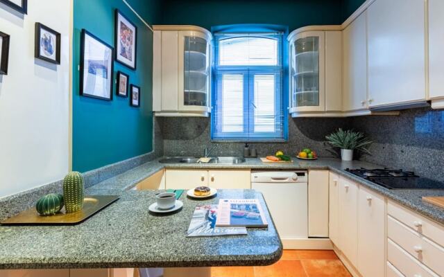 Missafir Flat in Beyoglu With Bosphorus View