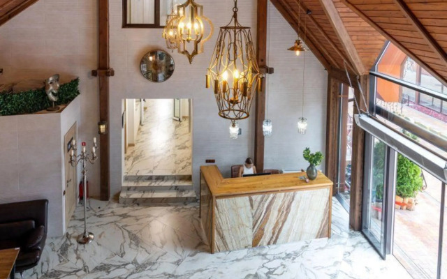 Апартаменты в отеле Red Wood (Ред Вуд)