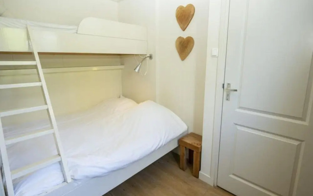 Detached 6 Pers Holiday Home