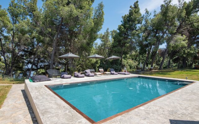 Pefkon Suites