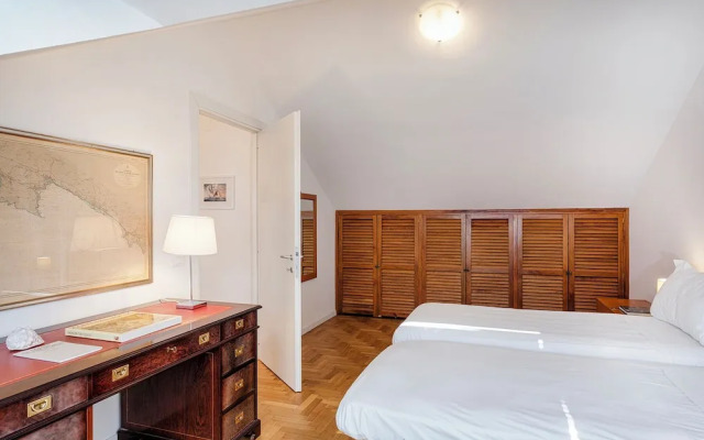 Seaview Apartment with Garden in Recco