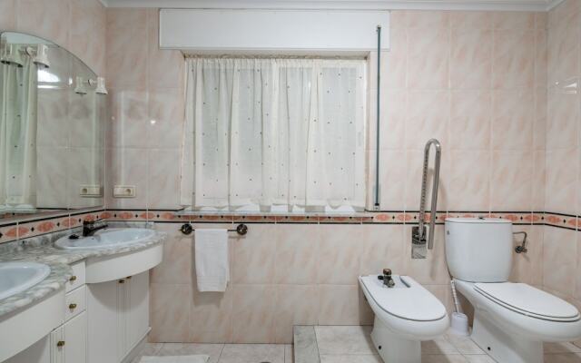 Lovely Apartment in Ribadeo near Playa de Penarronda