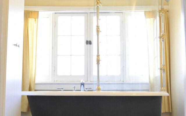 Boulder House on Mapleton Hill