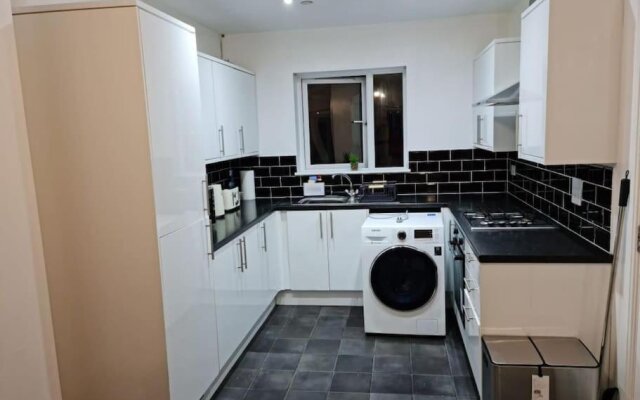 Impeccable 4-bed House Near Manchester City Centre