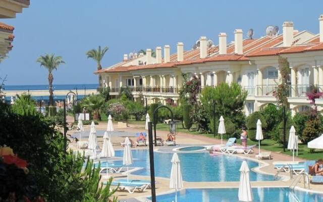 Villa AQ37 by JoyLettings