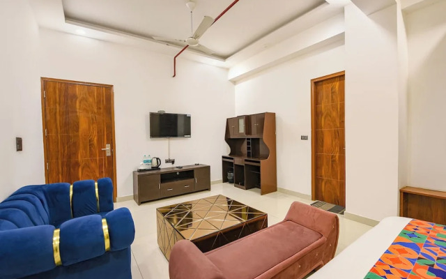 Fabhotel The Grand Paradise