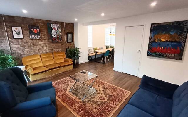 Northampton Oasis - 4 Bedroom House