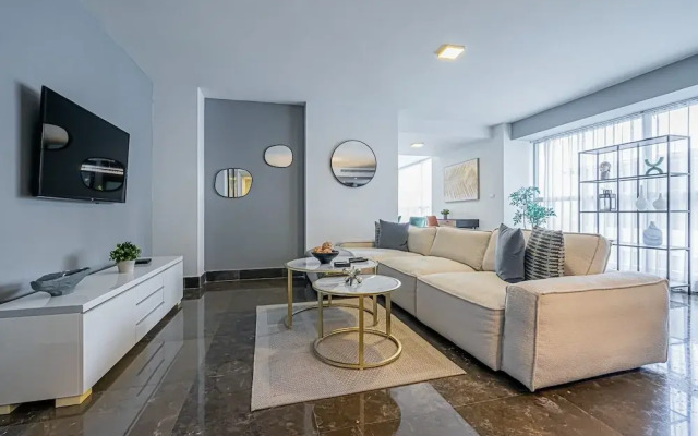 w Majestic 2BR w Perfect Balcony in YOO