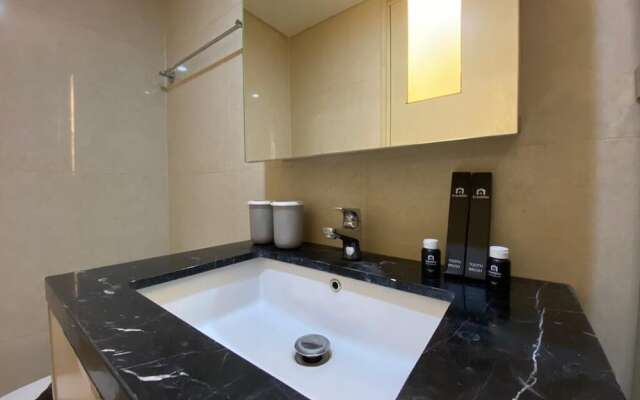 New And Homey Studio Apartment At Warhol (W/R) Residence