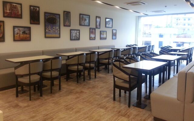 Ambar Sarovar Portico Hotel - Gandhidham