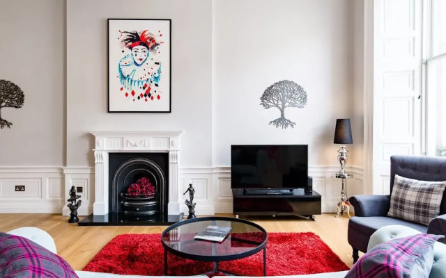 JOIVY York Place Apartment in Georgian City Centre Building