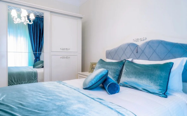 Acropolis Deluxe Apt Must