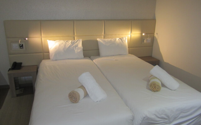 Melpo Antia Hotel & Suites