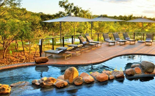 Victoria Falls Safari Lodge