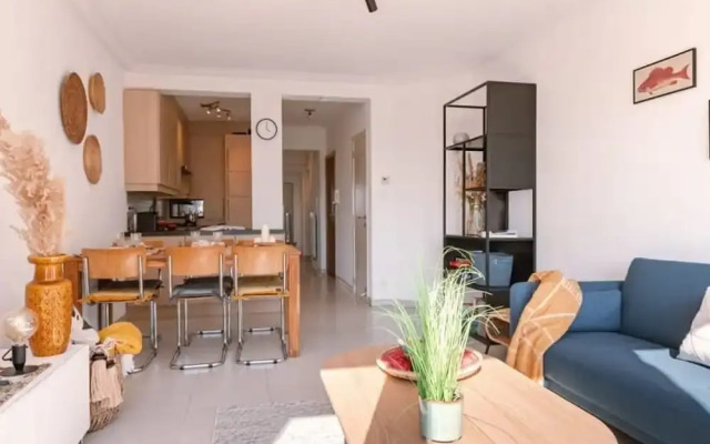 Lovely Sunny Flat Just Near the Beach and the sea