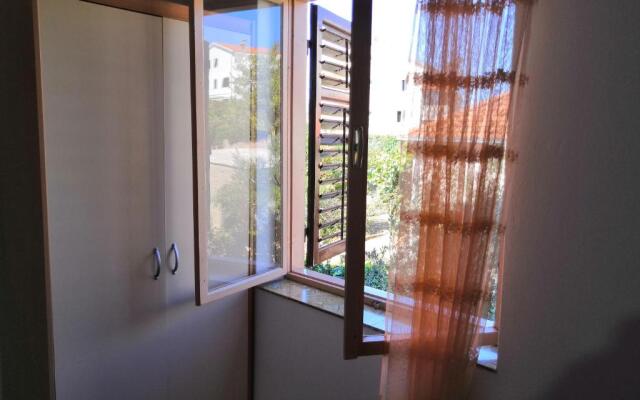 Apartments Srhoj