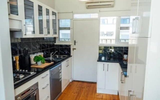 High Tide on Augusta-Netflix, wifi and chill...