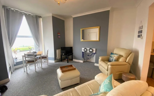 Beachfront Bolthole With Seaview in Idyllic Hythe