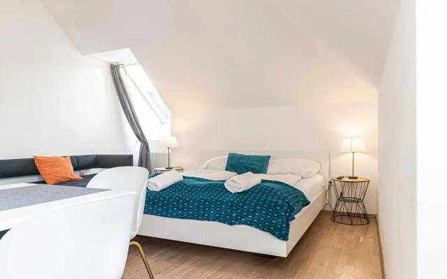 Lovely 2 Apartments - Suitable for Long Stays