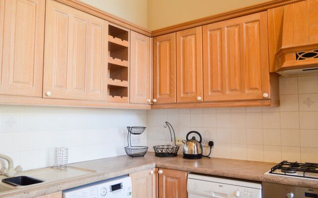 2 Bedroom Flat in Central Edinburgh