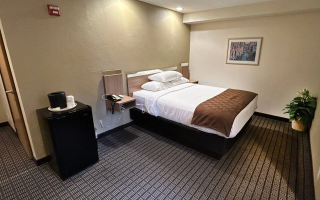 Travelodge by Wyndham Arlington/Dallas Area