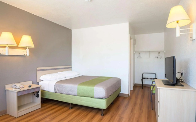 Motel 6 Pueblo, CO - I-25