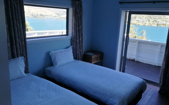 Aquarius De Lavender Lake View B&B