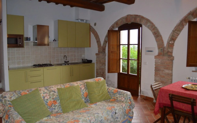 Apartment With Private Garden in Tuscany