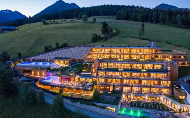 Tratterhof Mountain Sky Hotel