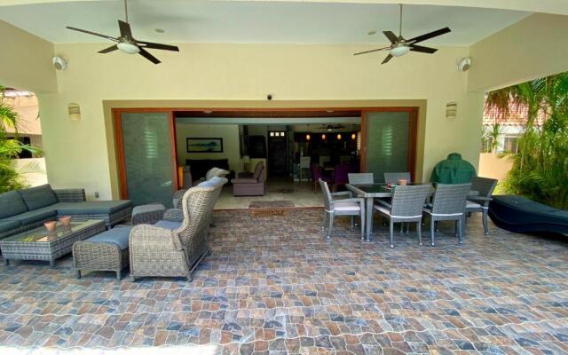 Casa Arnold - Luxurious 4 bedroom villa with pool